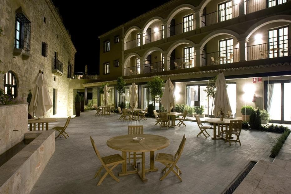 1 Portada Hotel Mengibar.jpg