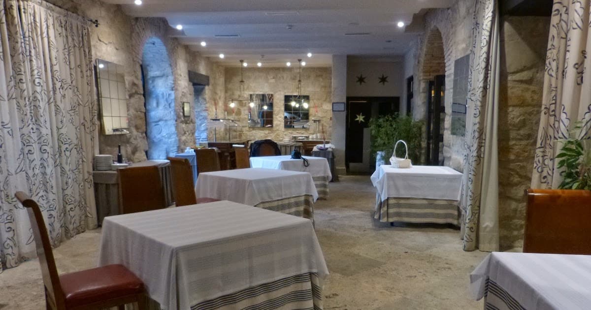 Hotel Mengíbar Mesas 2.JPG