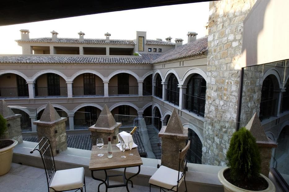 Hotel Mengíbar Patio 3.jpg